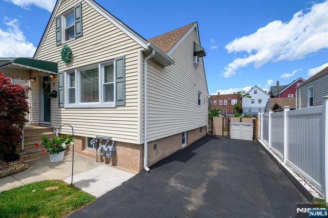 39 Lawrence Avenue, Lodi, NJ 07644