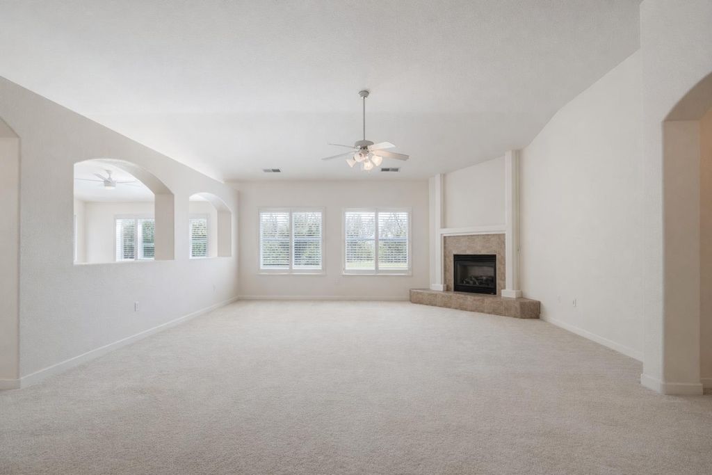 Image 10 of property listing at 721 Via Cerioni, Madera, CA 93637