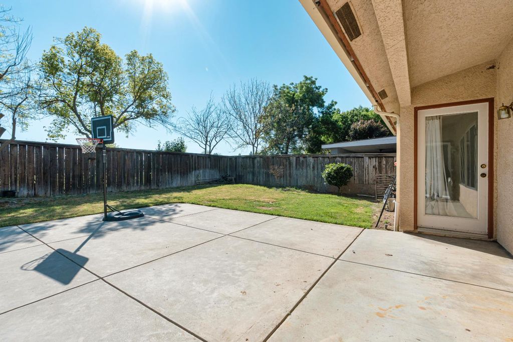 Image 23 of property listing at 721 Via Cerioni, Madera, CA 93637