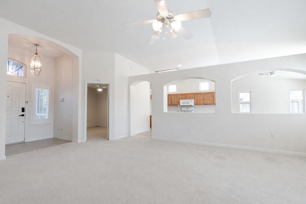 Image 9 of property listing at 721 Via Cerioni, Madera, CA 93637