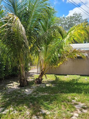 6781 Charleston Street, Hollywood, FL 33024
