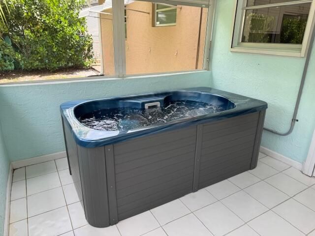6781 Charleston Street, Hollywood, FL 33024