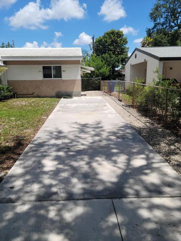 6781 Charleston Street, Hollywood, FL 33024