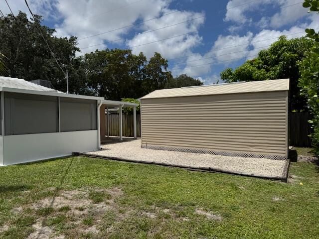 6781 Charleston Street, Hollywood, FL 33024