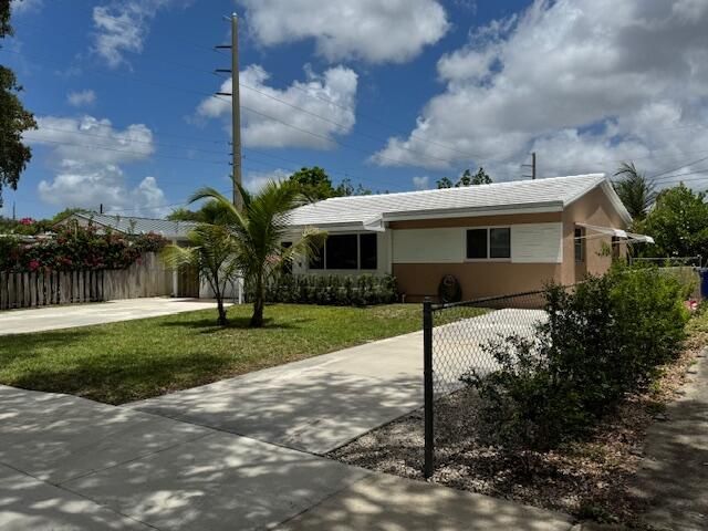 6781 Charleston Street, Hollywood, FL 33024