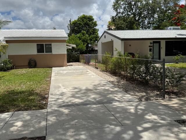 6781 Charleston Street, Hollywood, FL 33024