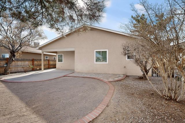 705 Santa Fe Meadows Drive NE, Rio Rancho, NM 87144