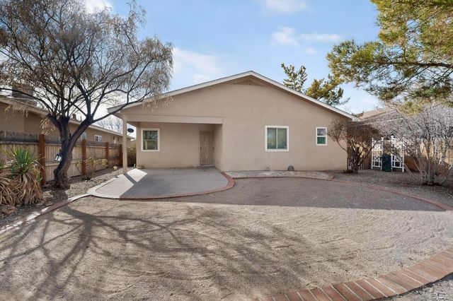 705 Santa Fe Meadows Drive NE, Rio Rancho, NM 87144