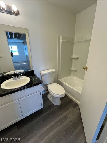 1381 East University Avenue 304, Las Vegas, NV 89119