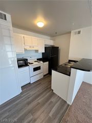 1381 East University Avenue 304, Las Vegas, NV 89119