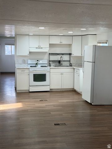 3087 S HOMECREST ST, West Valley City, UT 84119