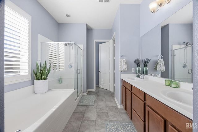 15706 Saint Clement Way, Bakersfield, CA 93314