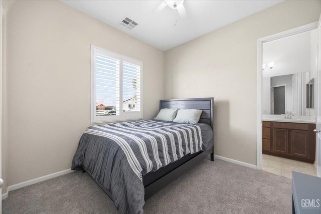 15706 Saint Clement Way, Bakersfield, CA 93314