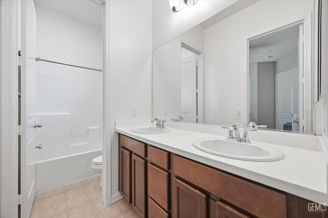 15706 Saint Clement Way, Bakersfield, CA 93314