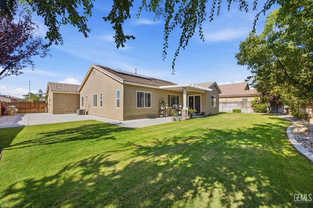 15706 Saint Clement Way, Bakersfield, CA 93314