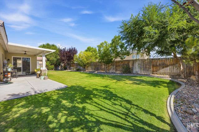 15706 Saint Clement Way, Bakersfield, CA 93314