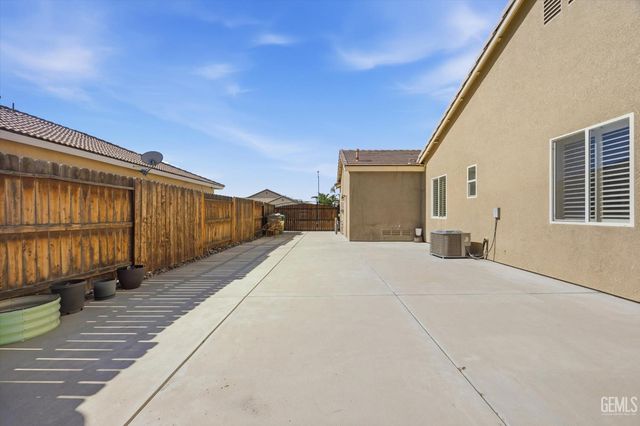 15706 Saint Clement Way, Bakersfield, CA 93314