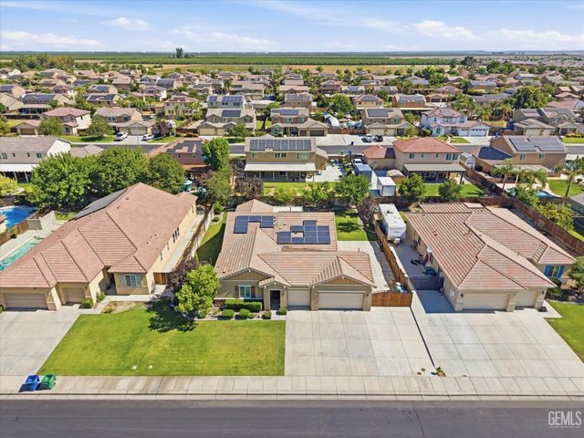15706 Saint Clement Way, Bakersfield, CA 93314