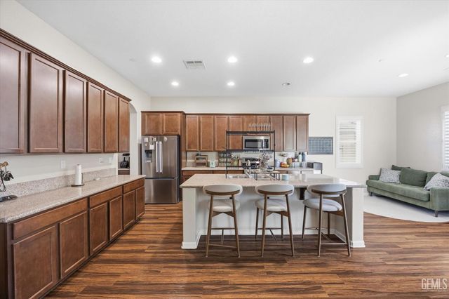 15706 Saint Clement Way, Bakersfield, CA 93314