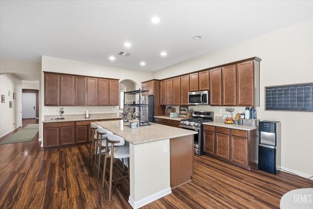 15706 Saint Clement Way, Bakersfield, CA 93314