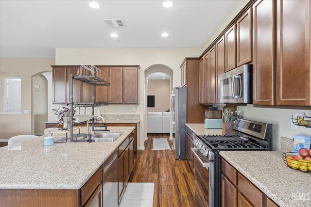 15706 Saint Clement Way, Bakersfield, CA 93314