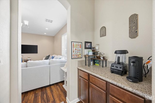 15706 Saint Clement Way, Bakersfield, CA 93314