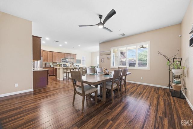 15706 Saint Clement Way, Bakersfield, CA 93314