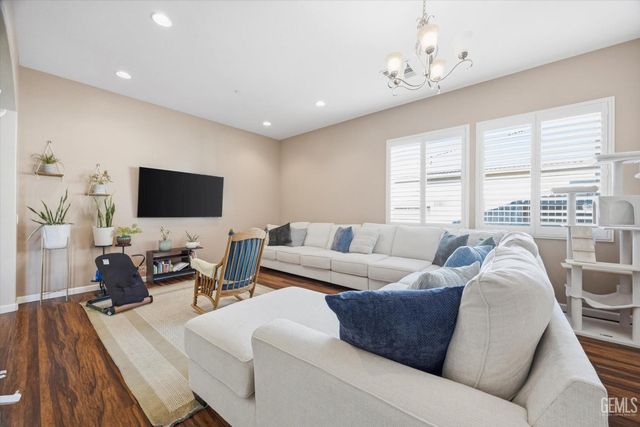15706 Saint Clement Way, Bakersfield, CA 93314
