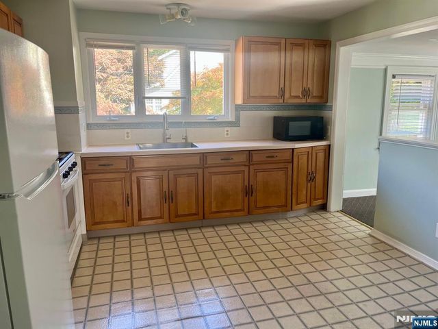 136 Prospect Street 2nd Floor, Midland Park, NJ 07432