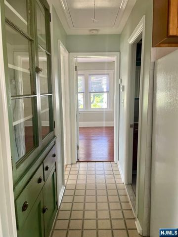 136 Prospect Street 2nd Floor, Midland Park, NJ 07432