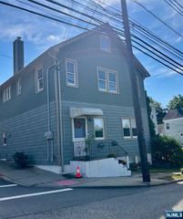 136 Prospect Street 2nd Floor, Midland Park, NJ 07432