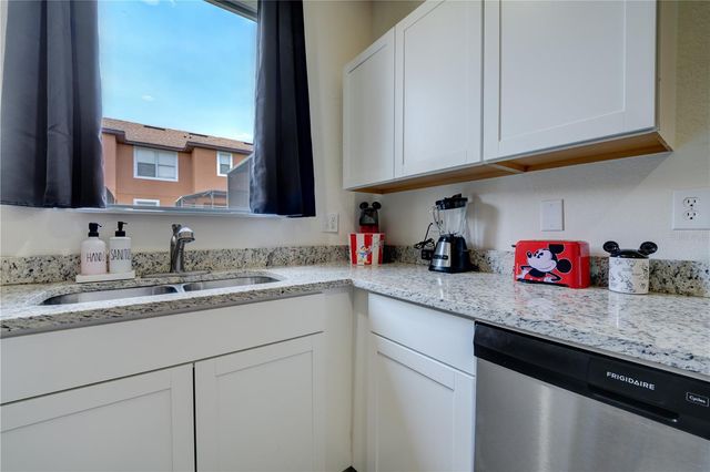 2720 ROADSTER, Kissimmee, FL 34746