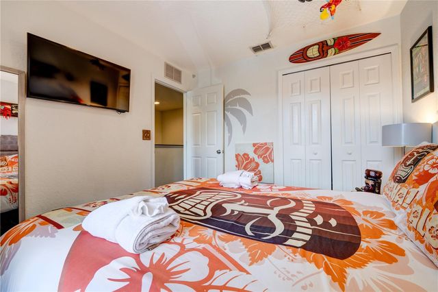 2720 ROADSTER, Kissimmee, FL 34746