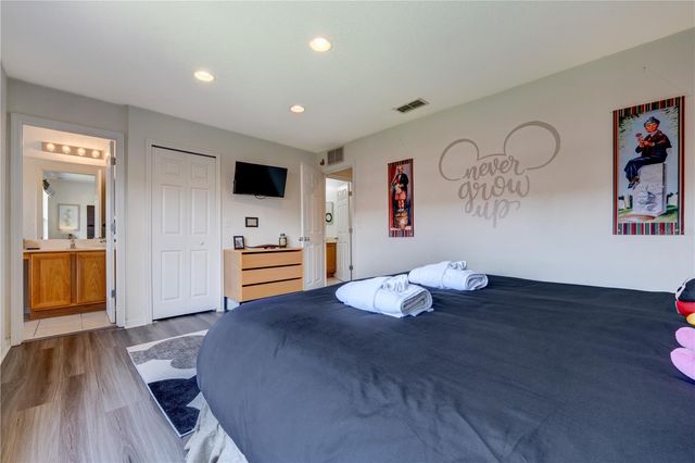 2720 ROADSTER, Kissimmee, FL 34746