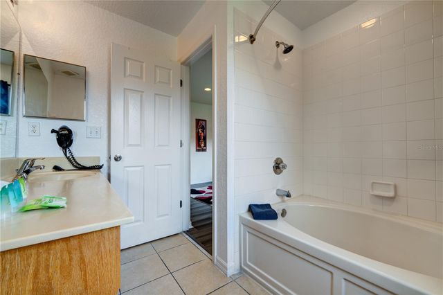 2720 ROADSTER, Kissimmee, FL 34746