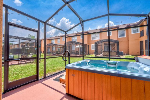 2720 ROADSTER, Kissimmee, FL 34746