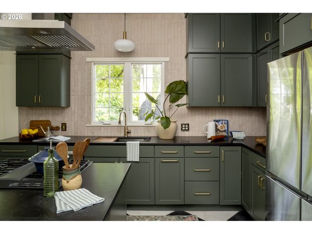 703 N BLANDENA St, Portland, OR 97217