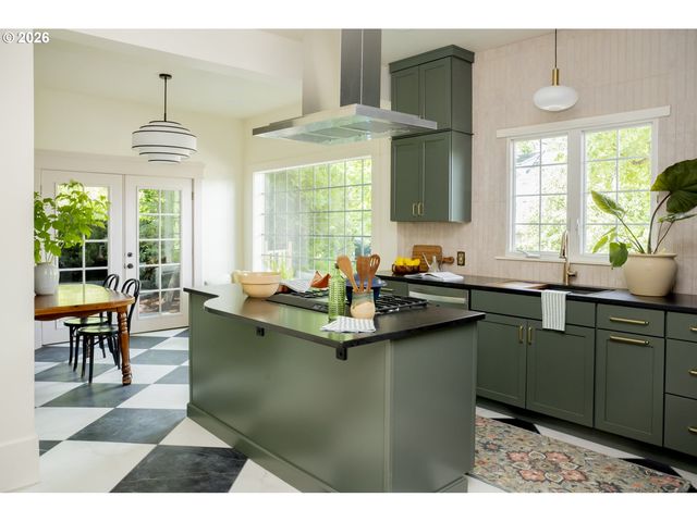 703 N BLANDENA St, Portland, OR 97217