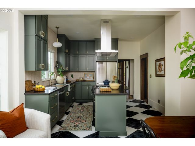 703 N BLANDENA St, Portland, OR 97217