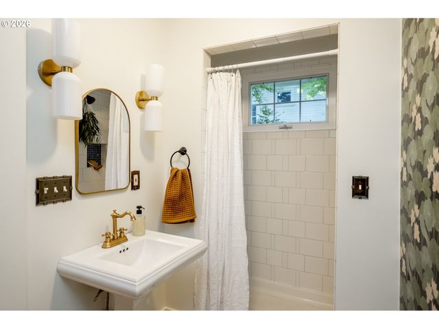 703 N BLANDENA St, Portland, OR 97217