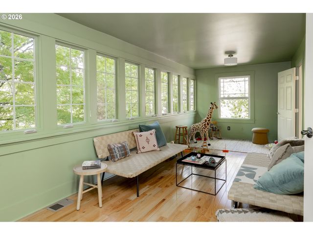 703 N BLANDENA St, Portland, OR 97217