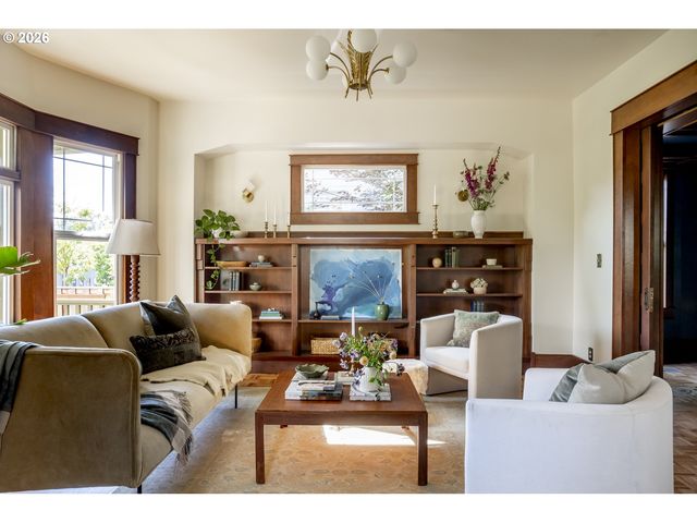 703 N BLANDENA St, Portland, OR 97217