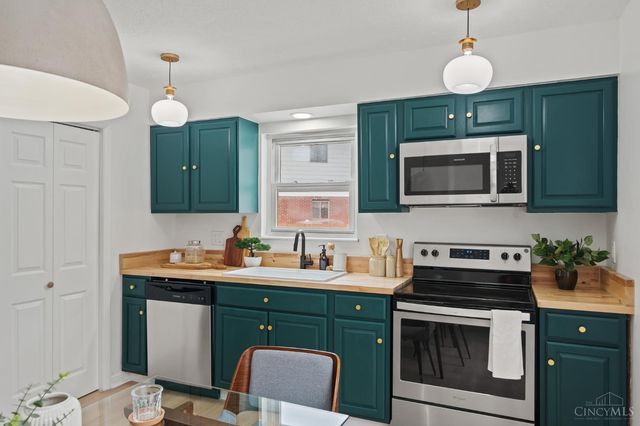 851 Jacob Light Court, New Richmond, OH 45157