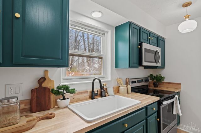 851 Jacob Light Court, New Richmond, OH 45157