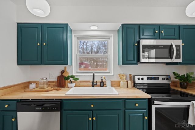 851 Jacob Light Court, New Richmond, OH 45157