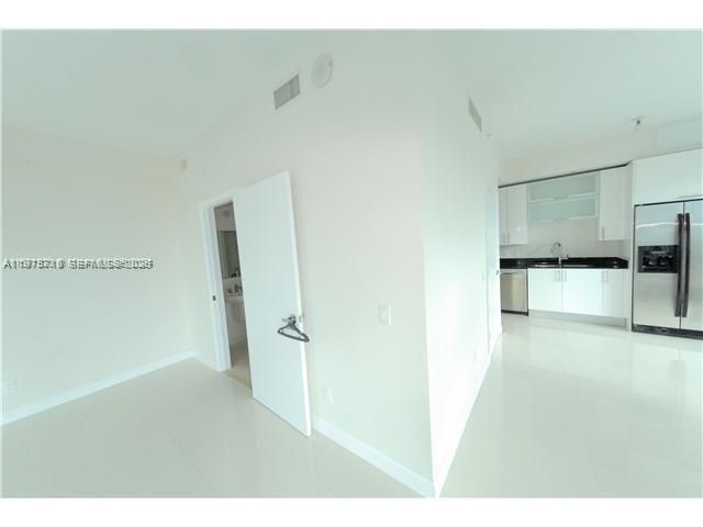 60 SW 13th St 1421, Miami, FL 33130