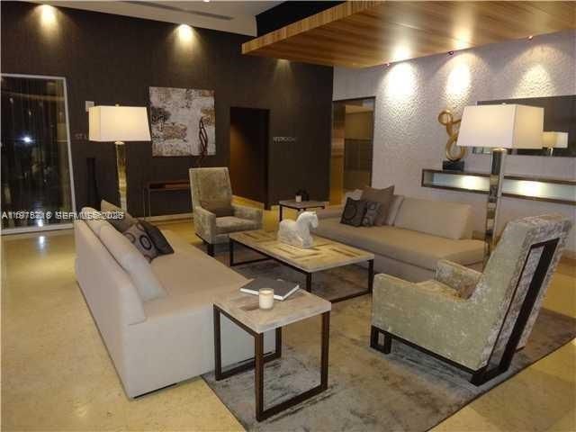 60 SW 13th St 1421, Miami, FL 33130