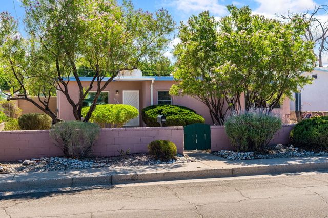 2824 Manzano Street NE, Albuquerque, NM 87110