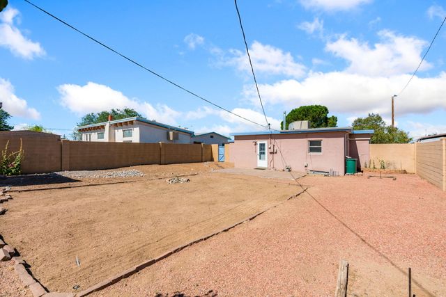 2824 Manzano Street NE, Albuquerque, NM 87110