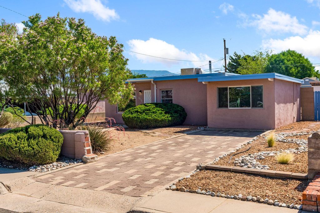 2824 Manzano Street NE, Albuquerque, NM 87110